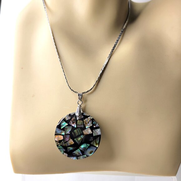 Genuine Abalone Shell Pendant Necklace Round Abalone Pendant Short Necklace - Picture 2 of 9